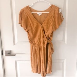 EVERLY Yellow polka dot romper